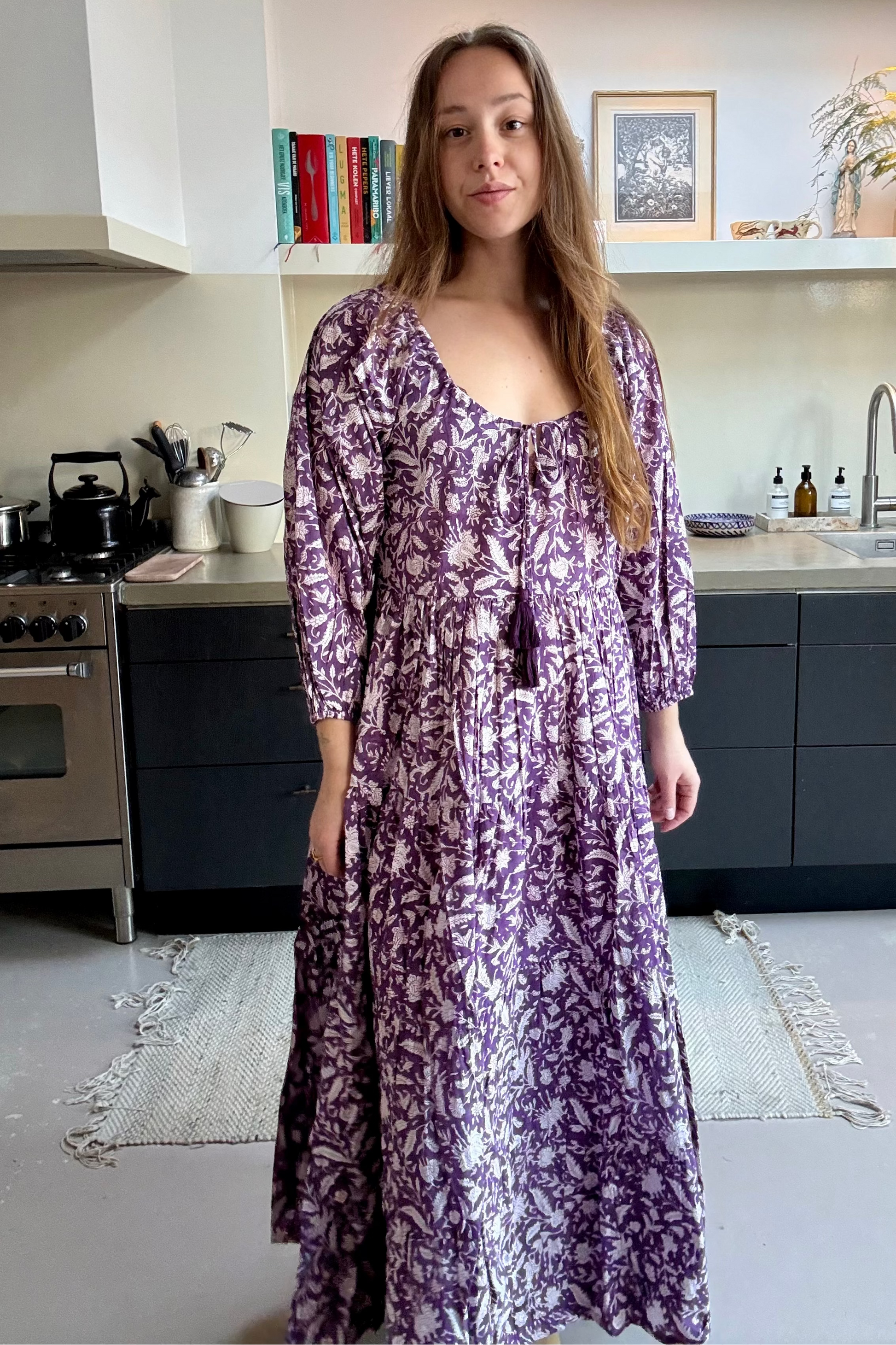 Handgemaakte blockprint jurk Dakota Amethyst — vooraanzicht met paars-lila print, Amber Nicola