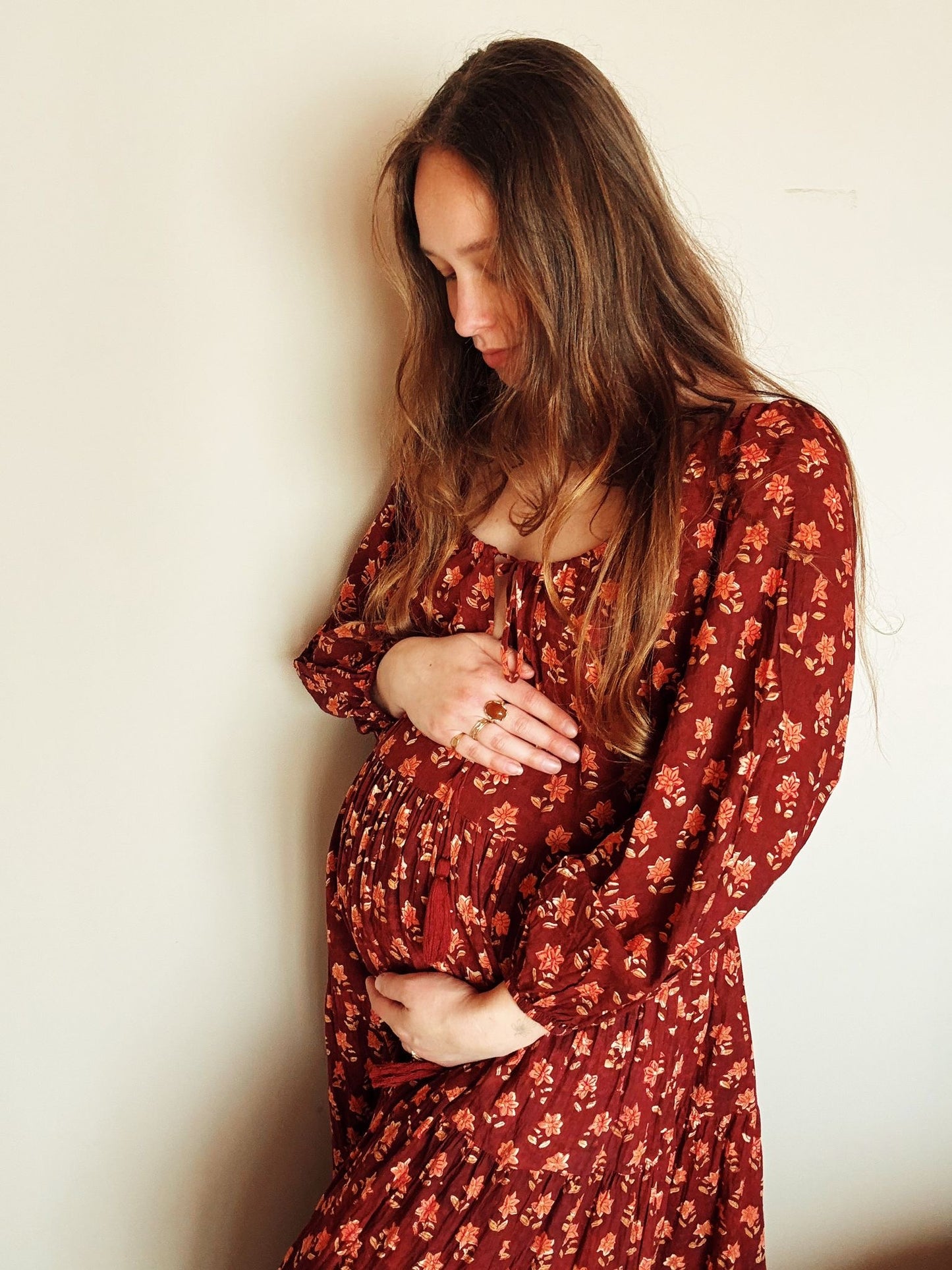 Handgemaakte blockprint jurk Dakota Canyon Rose — vooraanzicht met warm rode print, Amber Nicola