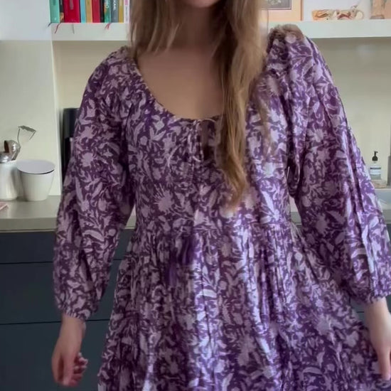 Handgemaakte blockprint jurk Dakota Amethyst — vooraanzicht met paars-lila print, Amber Nicola